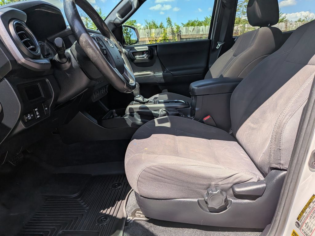 Used 2016 Toyota Tacoma TRD Sport w/ Premium & Technology Package RWD image 9