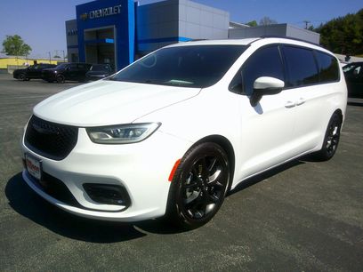 Used 2023 Chrysler Pacifica Touring-L w/ S Appearance Package