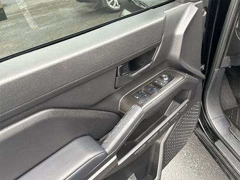 Used 2025 Toyota Tacoma SR image 13