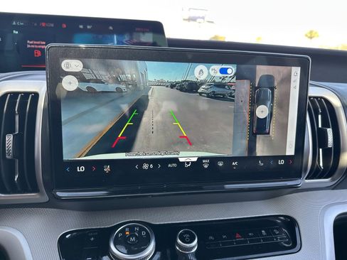 Used 2025 Ford Expedition Active image 29