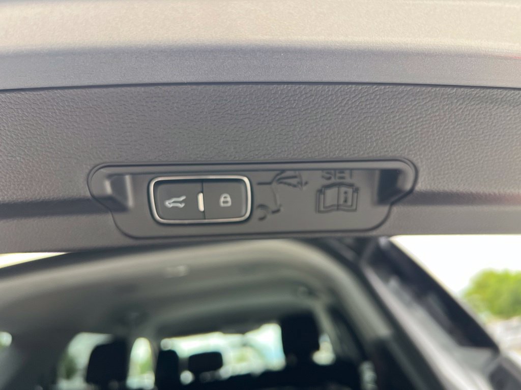 Used 2021 Ford Explorer XLT w/ Equipment Group 202A RWD image 20