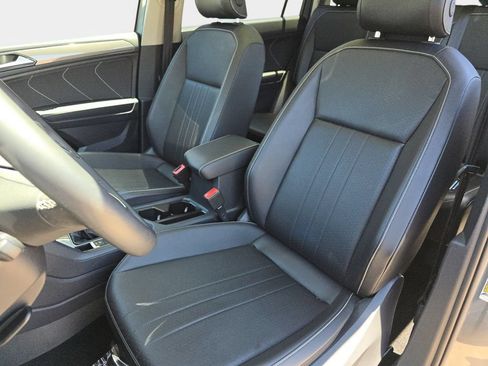Used 2022 Volkswagen Tiguan SE FWD image 19
