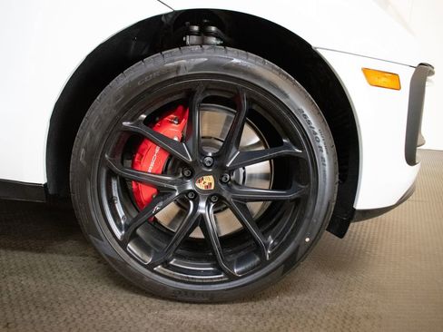 New 2026 Porsche Macan GTS image 17