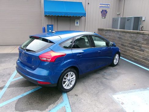 Used 2018 Ford Focus SE FWD image 2