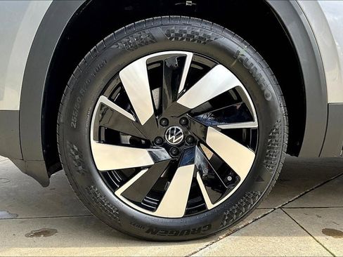 New 2025 Volkswagen Atlas Cross Sport SEL image 8