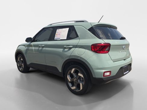 Used 2026 Hyundai Venue SEL FWD image 5