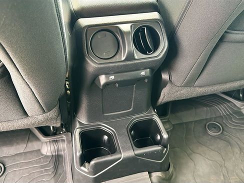 Used 2022 Jeep Wrangler Unlimited Sport AWD/4WD image 19