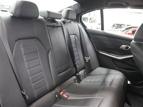 Used 2019 BMW 330i xDrive Sedan w/ Premium Package image 16