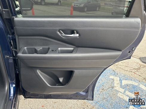 Used 2025 Nissan Pathfinder SL FWD image 47