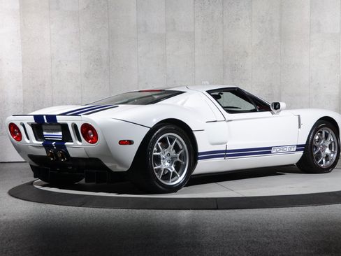 Used 2006 Ford GT RWD image 33