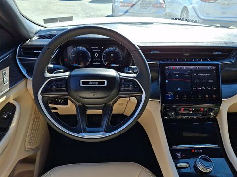 Used 2023 Jeep Grand Cherokee L Limited image 14