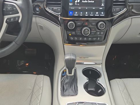 Used 2020 Jeep Grand Cherokee Summit AWD/4WD image 18