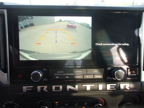 Used 2025 Nissan Frontier SV image 19