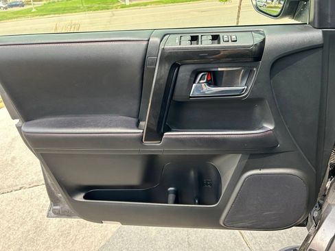 Used 2021 Toyota 4Runner Venture w/ Moonroof Package AWD/4WD image 11