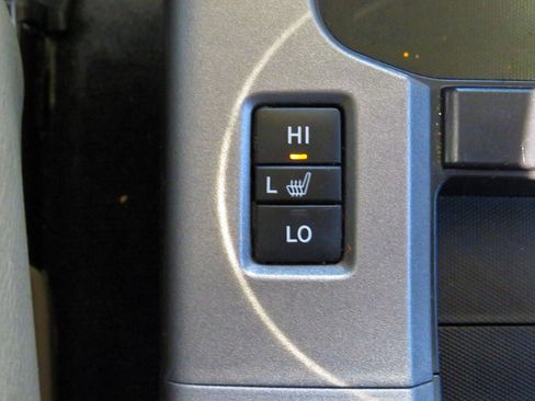 Used 2016 Toyota Sequoia Platinum image 29