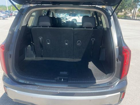 Used 2023 Kia Telluride LX FWD image 5