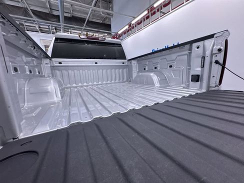 Used 2022 Chevrolet Silverado 1500 LT image 40