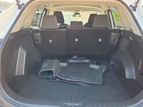 Used 2021 Toyota RAV4 XLE FWD image 17