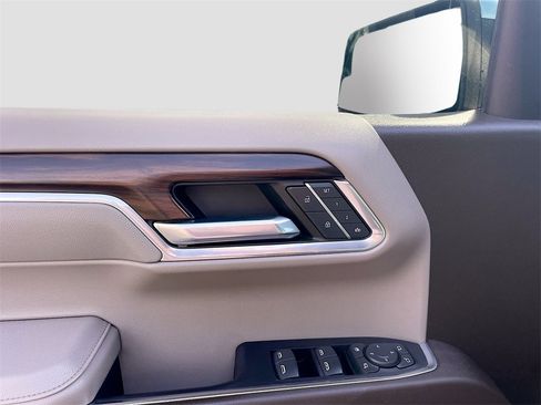 Used 2023 GMC Sierra 1500 SLT image 9