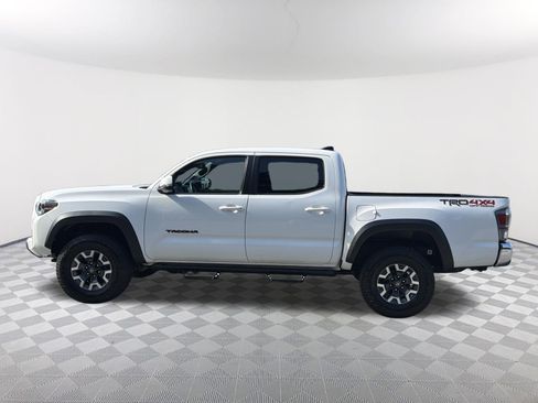 Used 2023 Toyota Tacoma TRD Off-Road w/ Black Out Package (TMS) AWD/4WD image 2