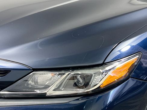 Used 2018 Toyota Camry SE w/ Moonroof Package FWD image 9