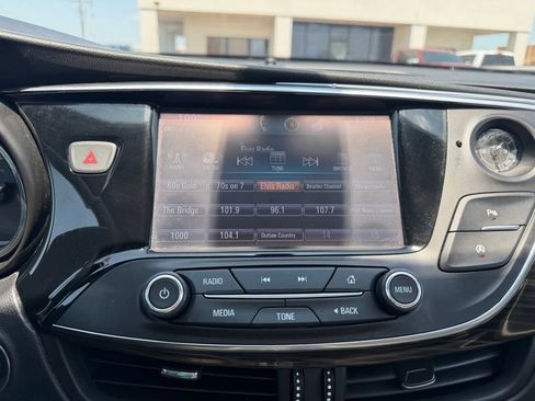 Used 2019 Buick Envision Essence FWD image 28