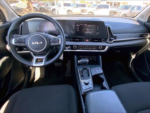 Used 2023 Kia Sportage LX AWD/4WD image 16