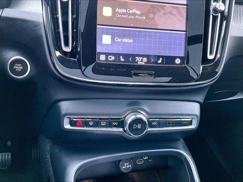 Certified 2025 Volvo XC40 B5 Plus AWD/4WD image 36