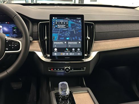 New 2026 Volvo XC90 T8 Plus w/ Protection Package Premier image 11