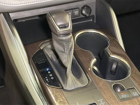 Used 2021 Toyota Highlander Limited image 22