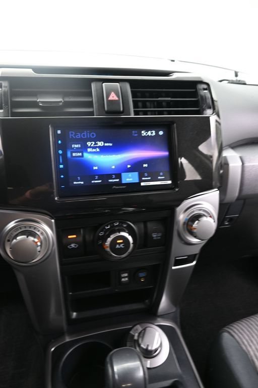 Used 2017 Toyota 4Runner SR5 AWD/4WD image 15
