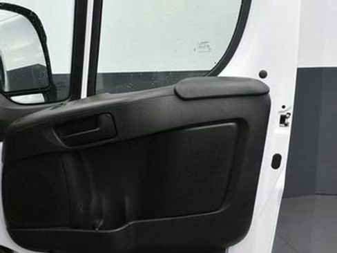 Used 2025 RAM ProMaster 2500 w/ Convenience Group image 15