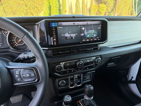 Used 2025 Jeep Wrangler Unlimited Sport AWD/4WD image 17