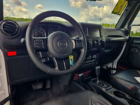 Used 2018 Jeep Wrangler Unlimited Rubicon AWD/4WD image 14