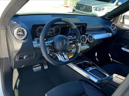 Used 2025 Mercedes-Benz GLB 35 AMG 4MATIC image 18