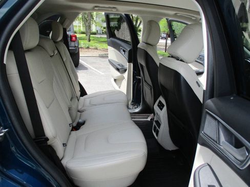 Used 2020 Ford Edge Titanium w/ Equipment Group 301A FWD image 28