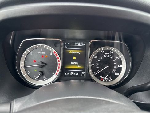 Used 2017 Nissan Titan SV image 32