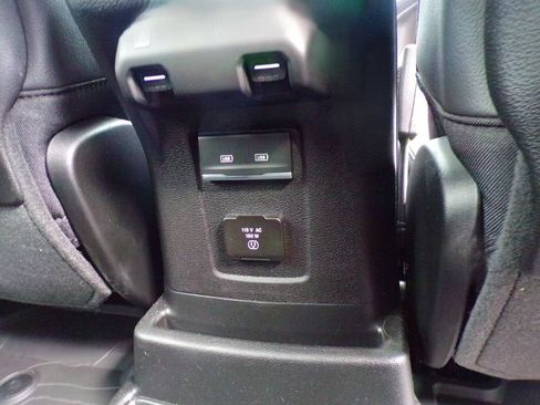 Used 2026 Jeep Wrangler Unlimited Sahara AWD/4WD image 8