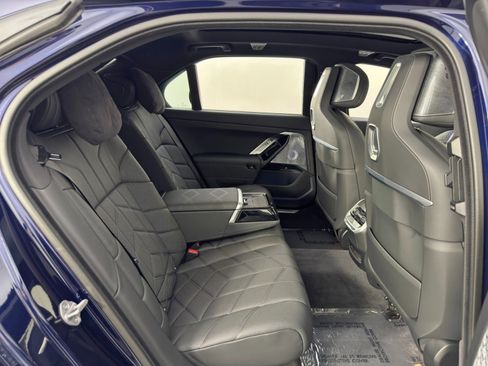 Used 2024 BMW i7 xDrive60 w/ Executive Package image 51