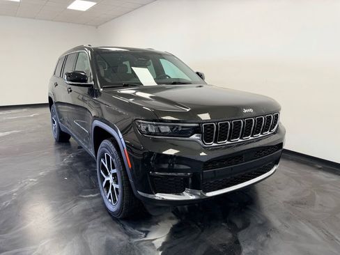 Used 2024 Jeep Grand Cherokee L Limited AWD/4WD image 25