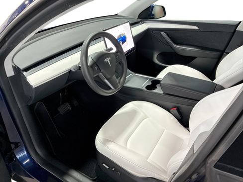 Certified 2023 Tesla Model Y Long Range AWD/4WD image 9