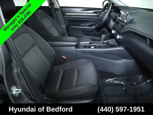 Used 2024 Nissan Altima 2.5 S FWD image 34