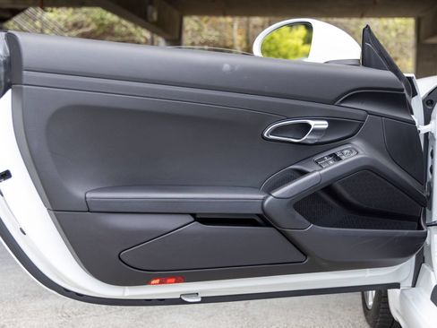 Certified 2024 Porsche 718 Boxster S RWD image 31