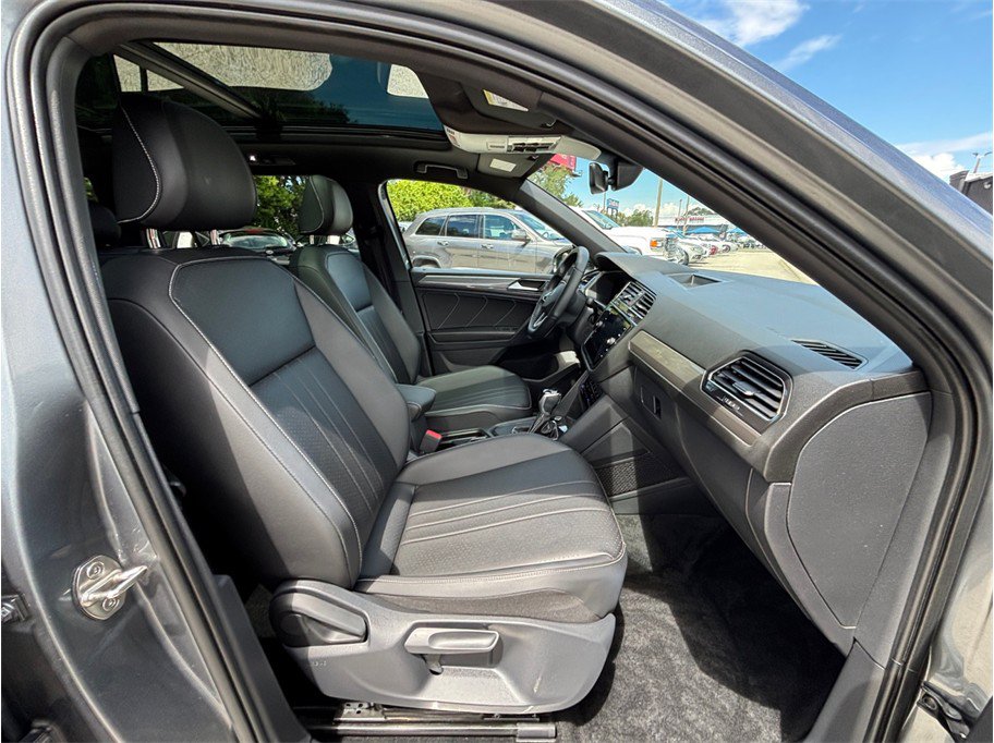 Used 2023 Volkswagen Tiguan SE R-Line FWD image 42