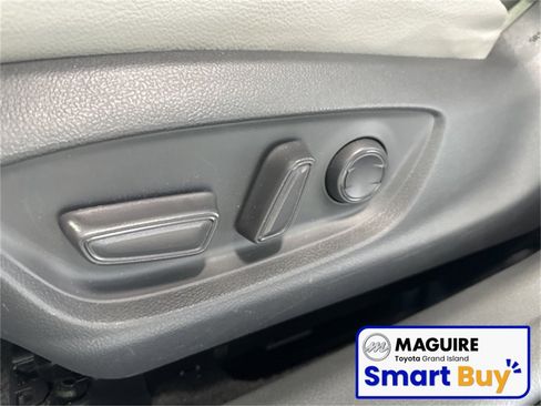 Used 2021 Toyota Camry XLE w/ Navigation Upgrade Package image 17