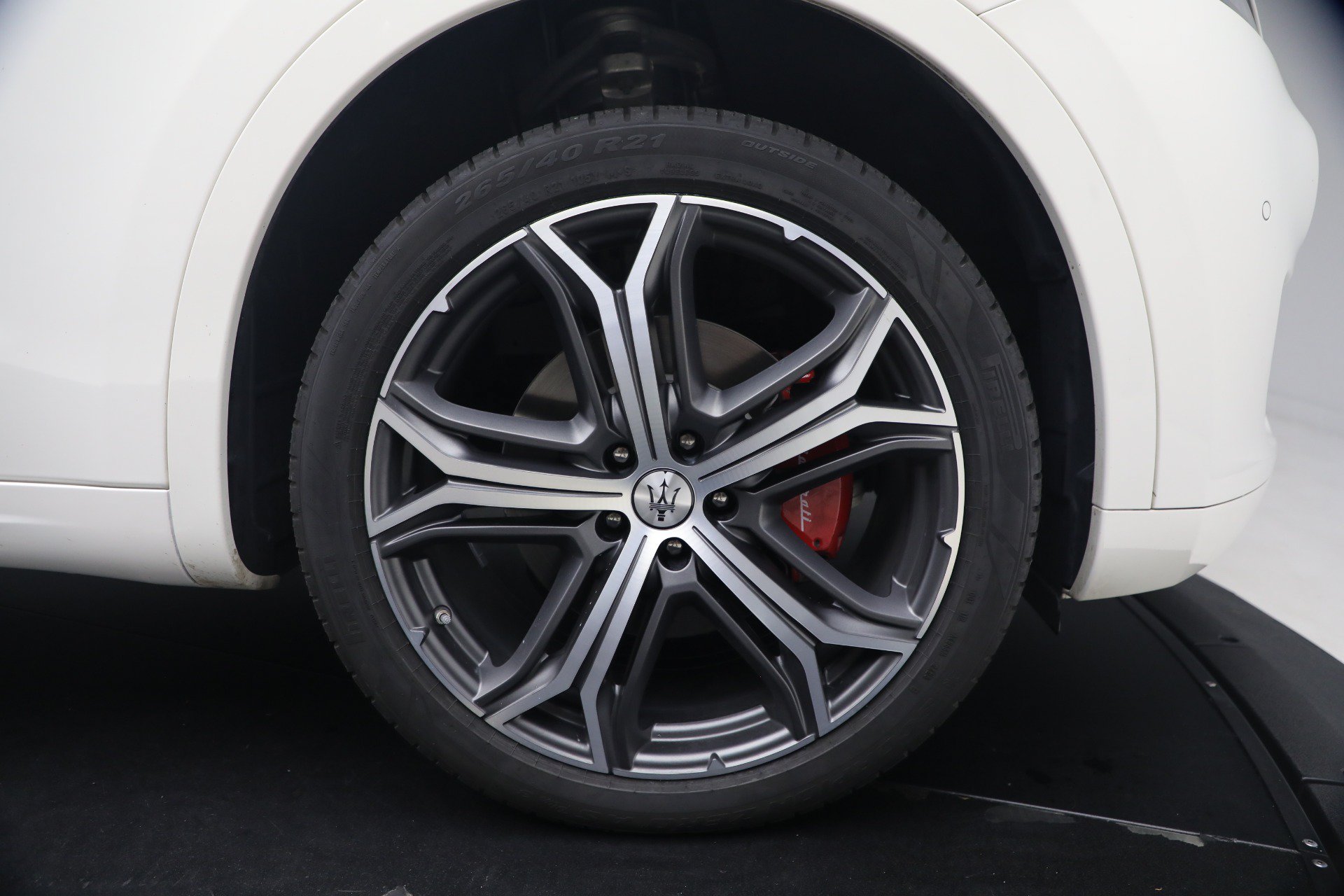 Certified 2023 Maserati Levante GT AWD/4WD image 34