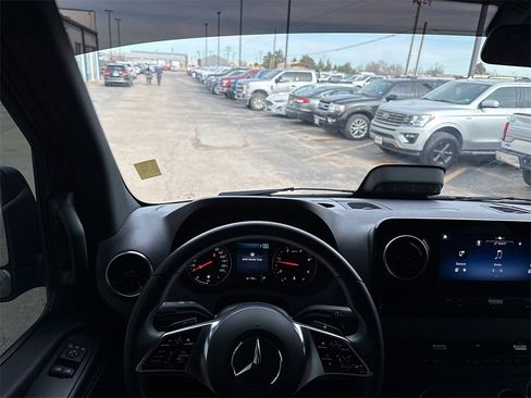 Used 2025 Mercedes-Benz Sprinter 2500 image 10