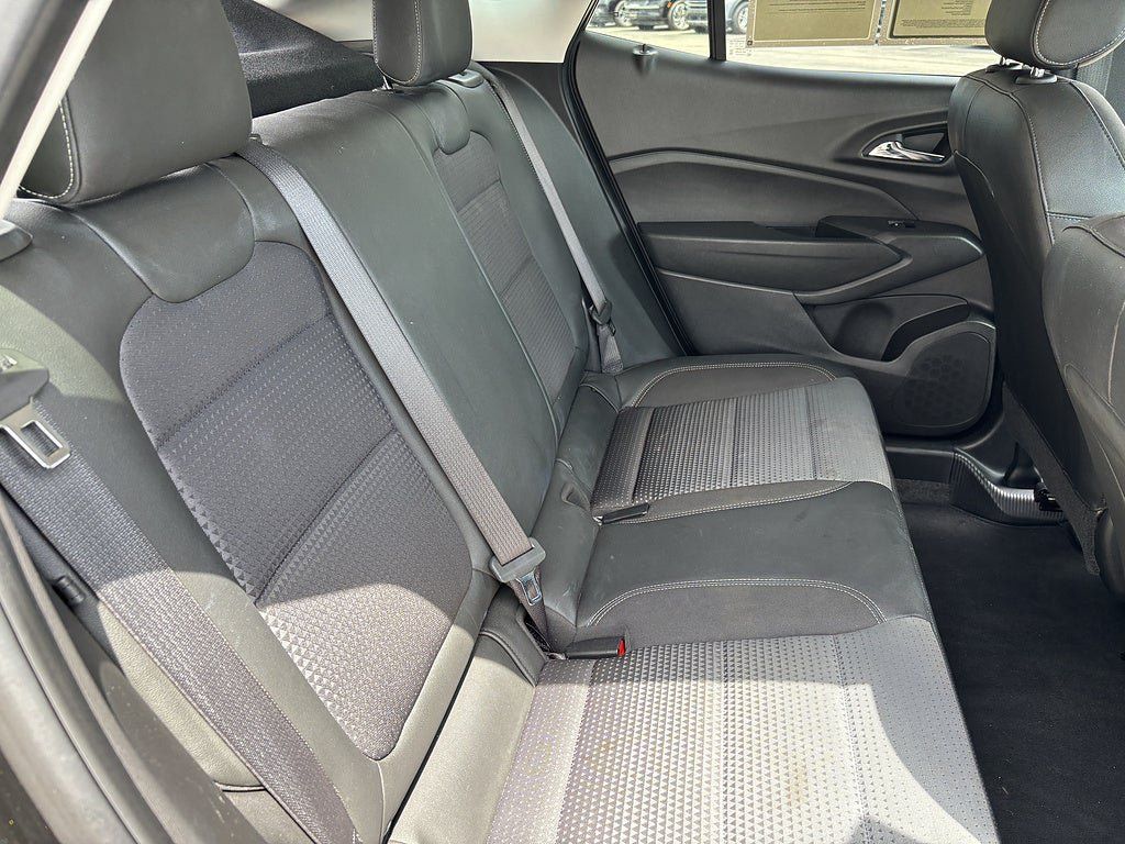 Used 2025 Chevrolet Trax LT FWD image 16