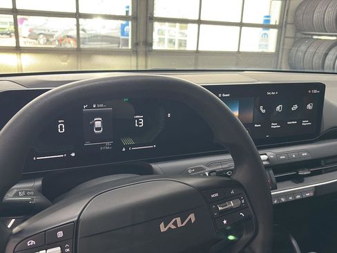 Used 2025 Kia K4 LXS image 11