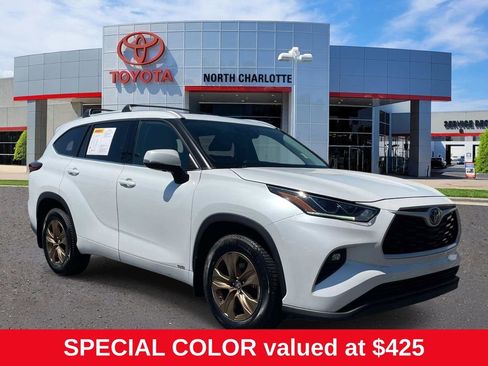 Used 2022 Toyota Highlander Bronze Edition AWD/4WD image 1